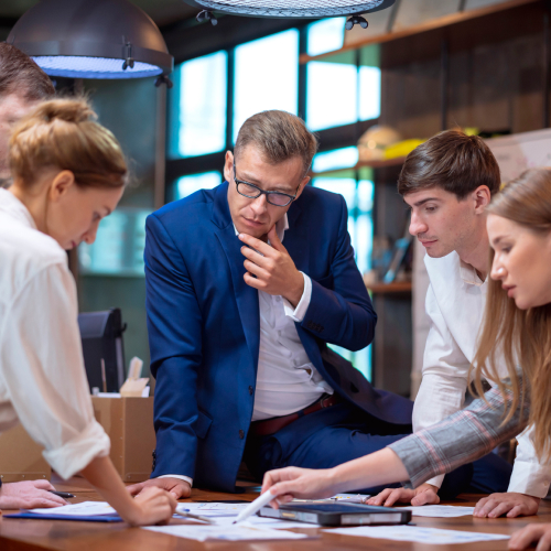 https://stratus.campaign-image.in/images/124917000004850003_zc_v1_1782236138318_embedded_vs_managed_delivery__which_model_is_right_for_your_digital_team_.jpg