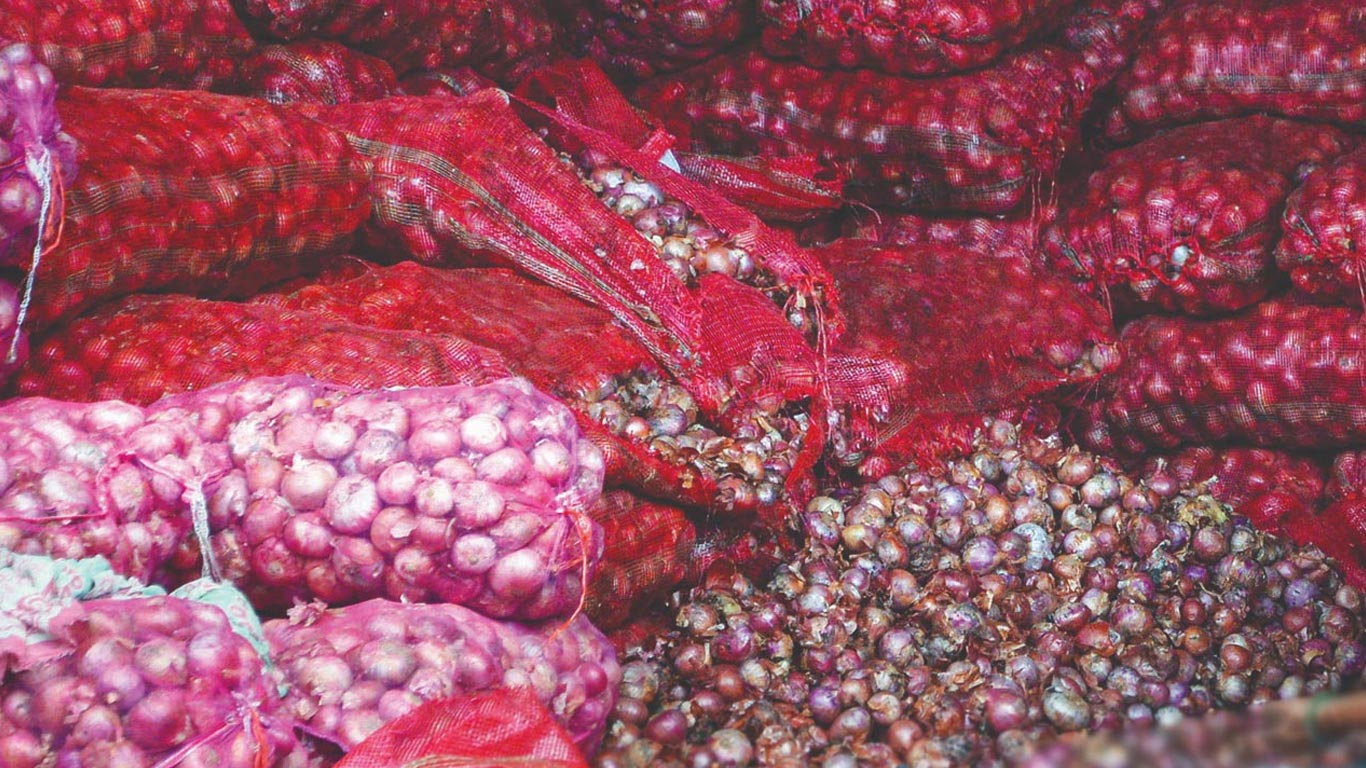 https://www.knnindia.co.in/uploads/newsfiles/ONION-EXPORTS-23-10-2023.jpg