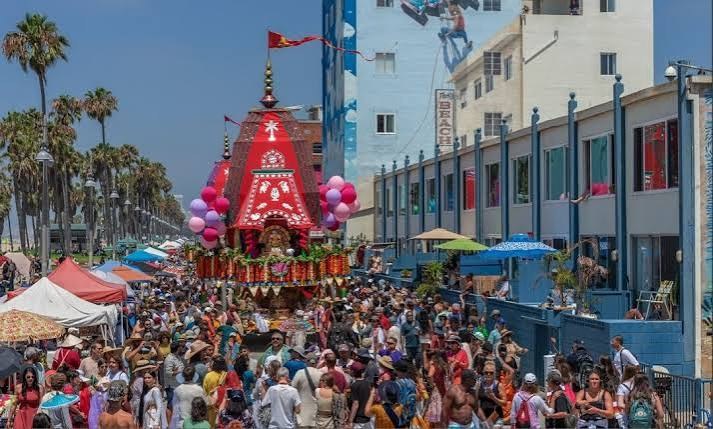 ISKCON New Dwaraka Ratha-yatra chariots on the streets of Santa Monica