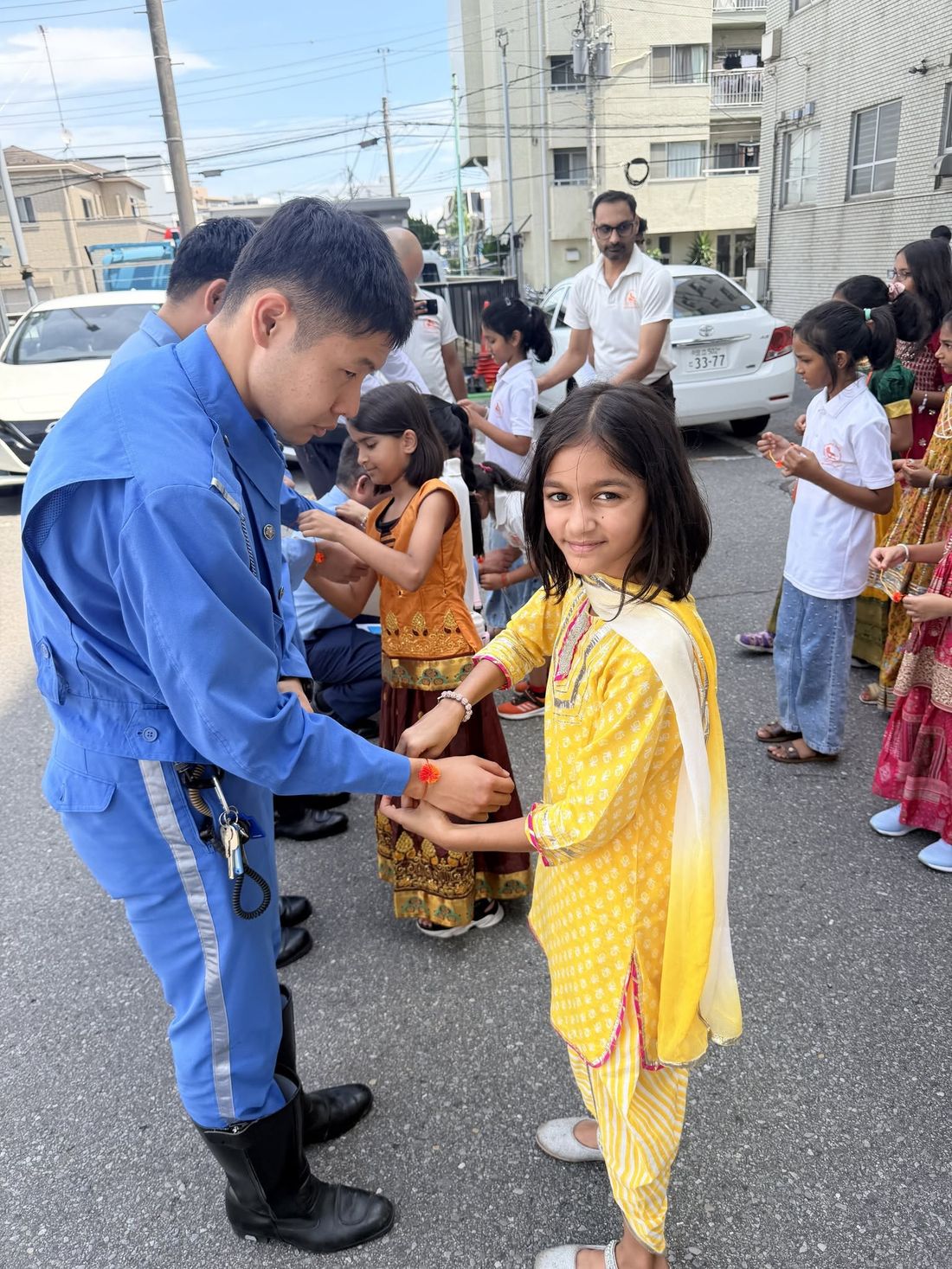 HSS Japan children with the Edogawa emergency services