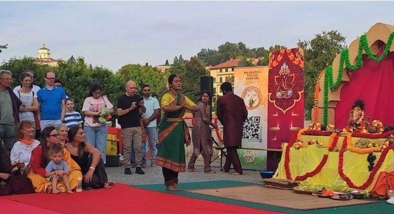 Devotees at the Ganesh Puja in Turin